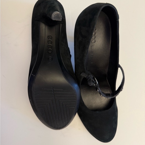 ECCO Women's Black Heels - Picture 4 of 5